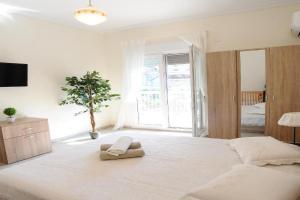 Memories... Apartments, Iraklitsa