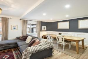 Vintage 3 Bdr Apartment, Cornella de Llobregat