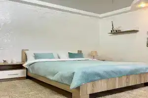 Poruch Ozero ta Park Studiya Apartments, Ternopil