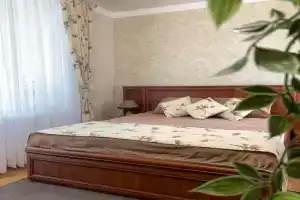 Tsentr (6). Poruch Stav ta Park Apartments, Ternopil