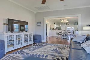 Less Than 2 Mi to Pleasure Pier Cozy Beach Bungalow Guest house, Galveston