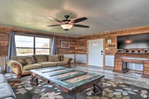 The Barn Texas Wine Country Vacation Rental Guest house, Fredericksburg
