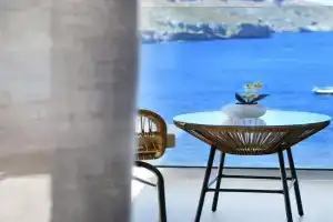 Blue horizon apartment & suite, Panormos