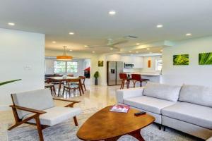 Charming Vacation Home Near Downtown Guest house, Sarasota