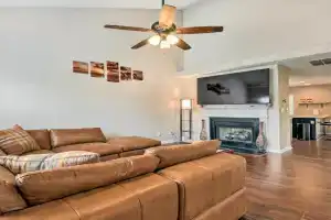 Chic Townhome with Community Pool Guest house, Charlotte