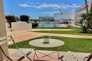 Xoriguer -Apartamento con piscina junto la playa, Cala'N Blanes