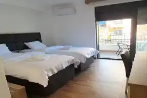 Apartment Verde, Bar