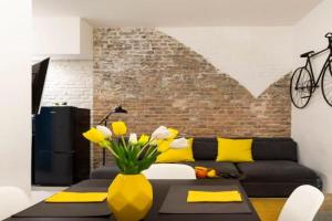 Cosy Three BR Two BTH plus AC plus Self CheckIn plus Street Parking Apartments, Berlin