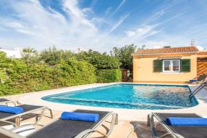 Vora de la Mar Villa, Cala'n Bosch