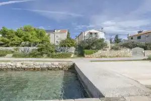 Apartment Island memories, Prvic Luka