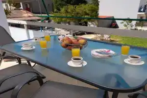 Vasilakis Apartment, Sami