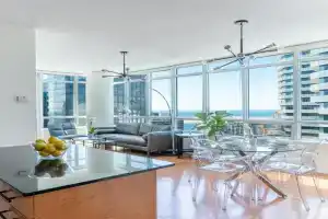 Beautiful Modern Luxurious Scotiabank Arena Apart-hotel, Toronto