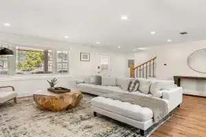 Beautifully Modern Newly-Renovated Cottage in, Norcross