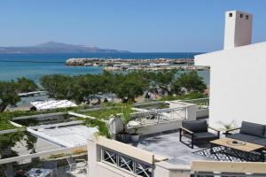 CostAnita Beach House, Almirida