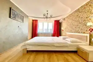 2-kimn Svitli ta prostori dvokimnatni apartamenti v novobudovi u tsentri mista, Poltava
