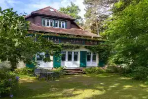 Strandvilla Hubertus - H7 - Ferienwohnung Maisonette Apartment Kandinsky mit seitlichem Meerblick Parkplatz WLAN voll ausgestattete Küche Garten Grillplatz Waldbaden Familie Südlage, Boltenhagen