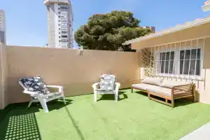 Apartamento ALMA con terreno privado y parking compartido - a 800m de Playa Poniente, Cala de Finestrat