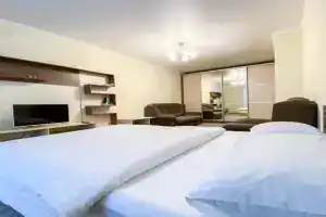 1-kimn Prostora v NOVOMU budinku v samomu sertsi Poltavi Apartments, Poltava