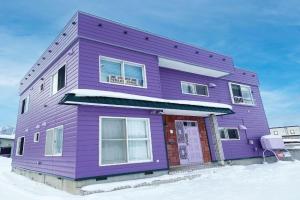Furano House, 2F Apartment, 3 Bedrooms, Max 7PP, Near JR, Group Travel, Onsite Parking, Furano