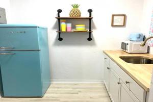 Pineapple Shores Retro Inn 4, Daytona Beach