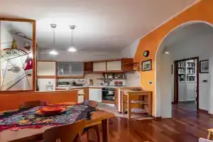 GuestHost - da Luca Apartment con posto auto!, Marghera