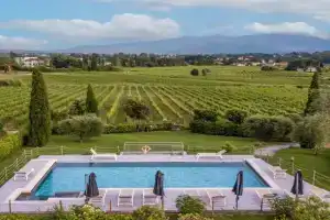 Maria Farmhouse Apartment in Wine Resort in, Lucca