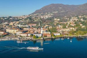 Apt in centro storico a due passi dal lago Apartments, Cernobbio