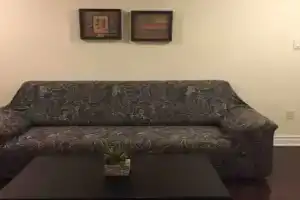 Cozy & Spacious Suite with Private Bathroom near Toronto Airport !, Mississauga