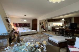 Ammos Beachfront House by 8essentially, Chania Town