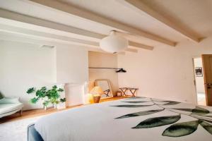Peaceful room in a great location!, Bruges