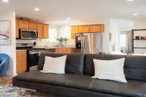 Modern 2-Bedroom Eucalyptus House, San Luis Obispo