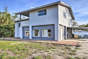 Centrally Located Home - 7 Miles to Siesta Key! Guest house, Sarasota