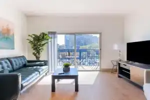 3BR Modern Downtown Apartment with Gym & Office, Charlotte