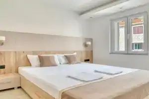 Symphony Apartments Street View, Petrovac