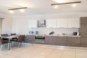 Cozy, modern studio apartment in the heart of St Julians, Pembroke