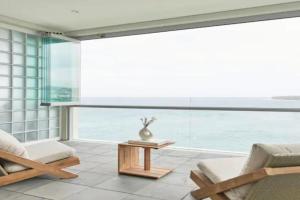 Tamarama Oceanfront Apartment - Best View in, Sydney