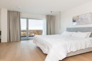 4bdr Modern and Stylish Apartment near Kadriorg with Free Parking, Tallinn