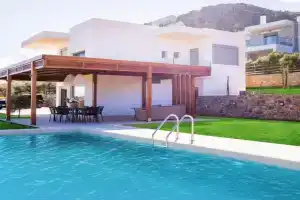 Luxury Villa U with private swimming pool, Kokkini Khanion