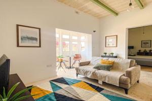 Maltese Apartment 2 with traditional Balcony by Solea, St Julians