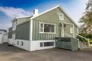 LL Properties - Spacious Historic Home Apartments, Akureyri