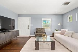 Gorgeous East Central 2BD Close to Downtown Guest house, Austin