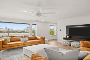 Capitol View DT w Elevator with Free Swim Club Access Guest house, Austin