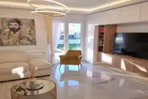 Villa with Pool & Garden apartment 2 Vuk, Tivat