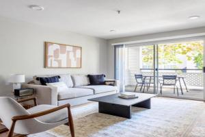 Mountain View 2BR w Gym Spa Parking nr Dining SFO-380 Apartments, Mountain View