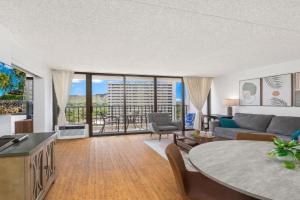 Waikiki Banyan Ocean View Oasis with Free Parking! Apartments, Honolulu