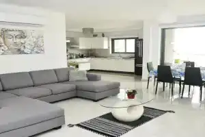 SeaviewCasadiAlfioQawra, St. Pauls Bay