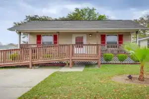 Charming Vacation Rental Near Beach! Guest house, Biloxi