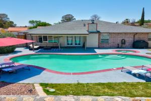 Home with Mountain View/Pool/Tub Guest house, El Paso