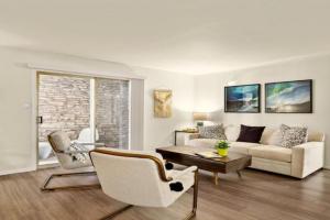 Walk to the Golf Course 2BD Apt, Pool, and Parking Apartments, Austin