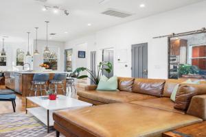 Impressive East Gem Home That Has it All Guest house, Austin